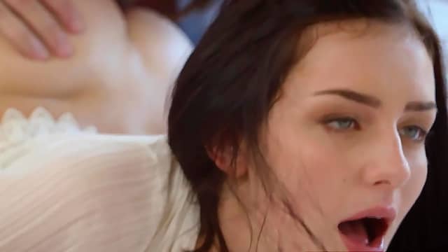 Cheating girlfriend Amanda Lane has first anal with roommate