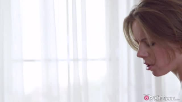 Sexy Ukrainian MILF Sasha Zima wants romantic creampie
